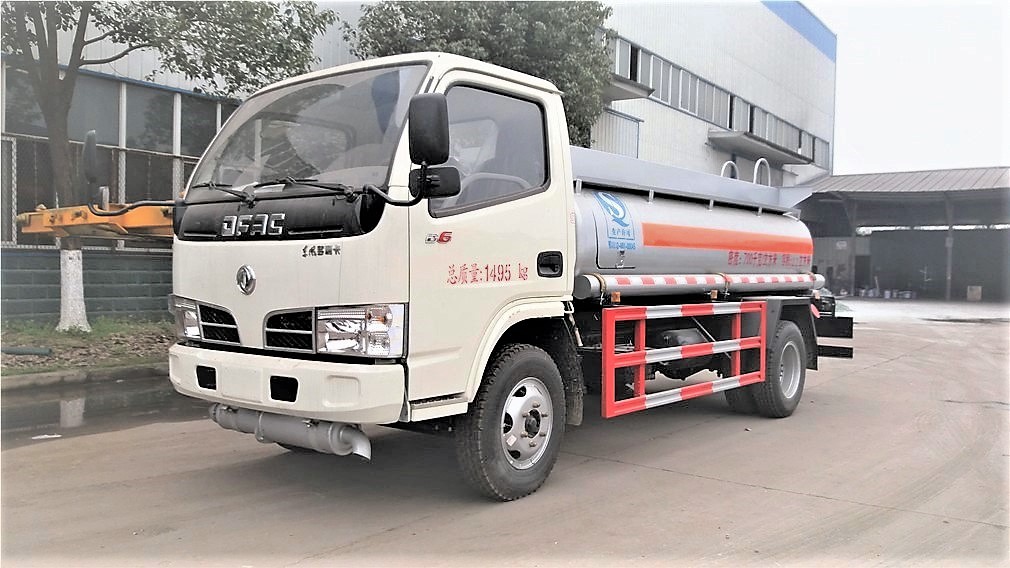 2.5方東風(fēng)小多利卡加油車(chē)