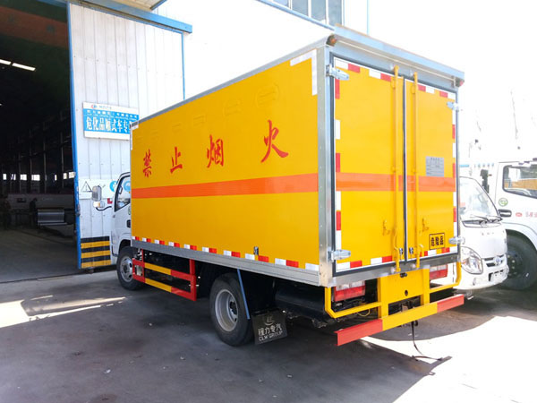 東風(fēng)4米1(藍(lán)牌)爆破器材車(chē)