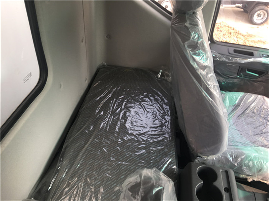 東風(fēng)多利卡D9 6.8米冷藏車(chē)