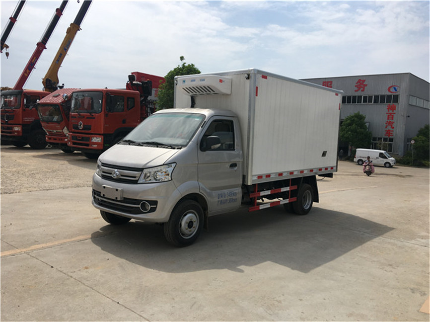 長(zhǎng)安跨越王后雙輪 3.35米冷藏車
