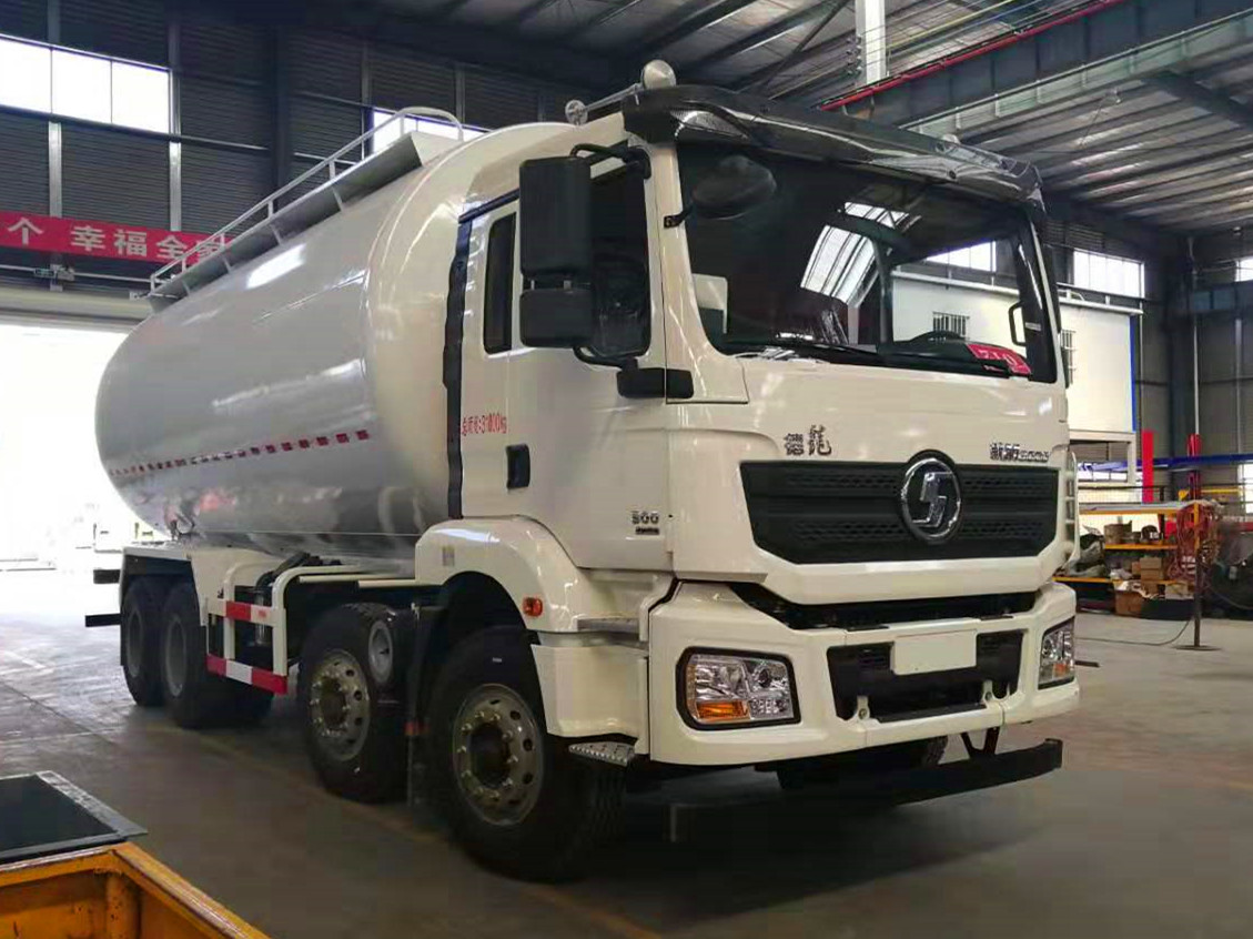 28-30方 陜汽輕量化小四橋散裝水泥運(yùn)輸車(chē)