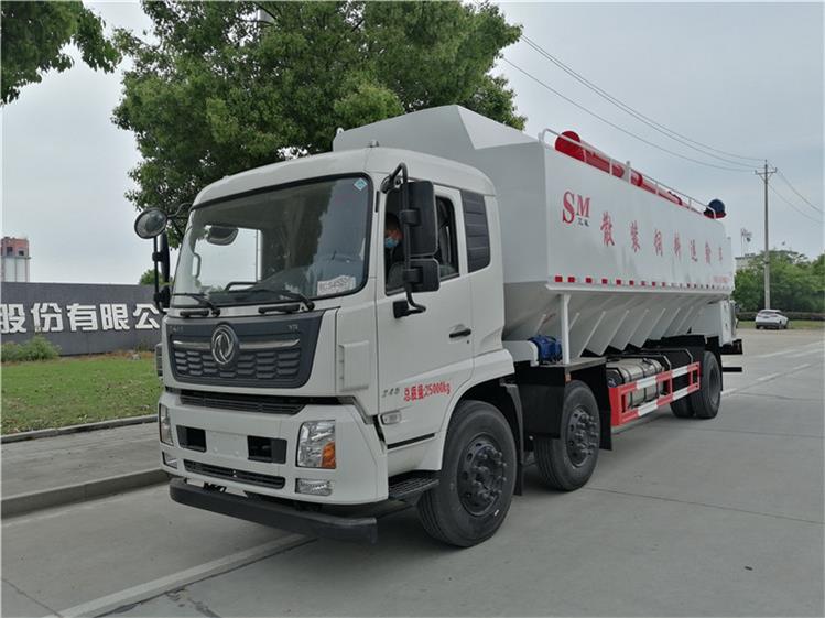 30方東風(fēng)天錦小三軸散裝飼料運(yùn)輸車(chē)