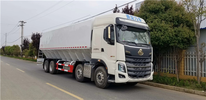 國(guó)六柳汽42方散裝飼料運(yùn)輸車(chē)