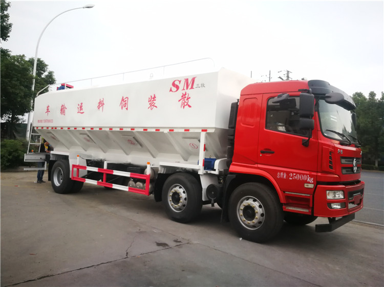 30方東風(fēng)天錦小三軸散裝飼料運(yùn)輸車