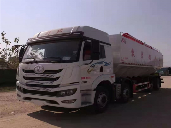 解放前四后六散裝飼料車(chē)