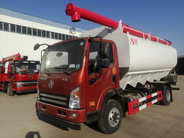 大運(yùn)圓罐散裝飼料車國六